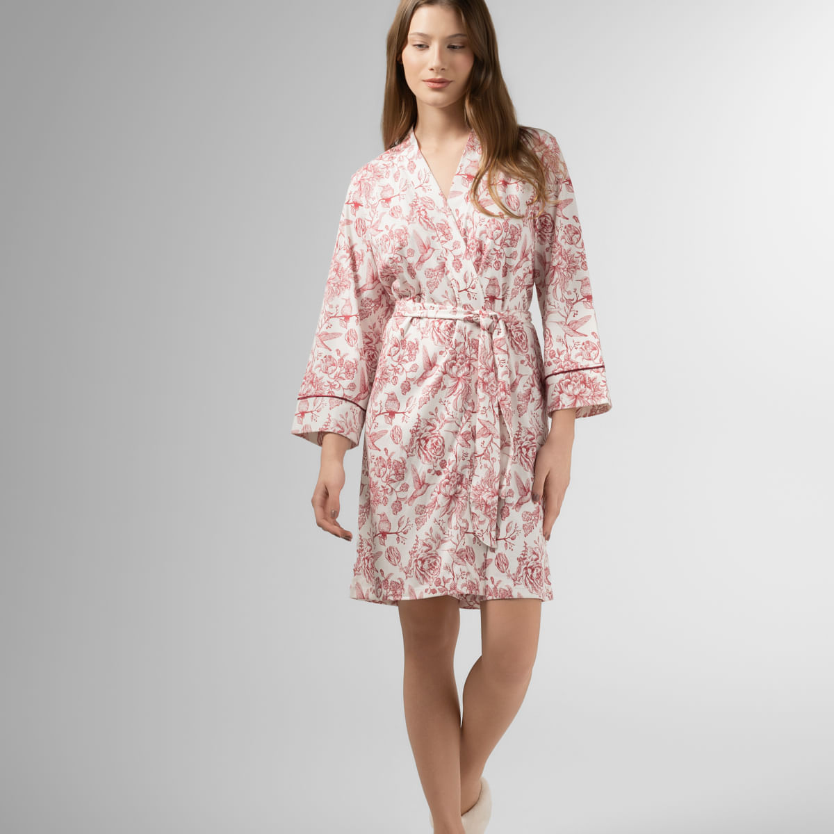 08 04 0009 Robe Lilibet Vinho + 06 06 0038 Chinelo Alicia Marfim 007